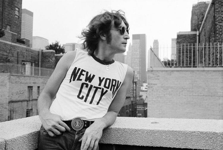877434438-john-lennon-e1511262213952.jpg