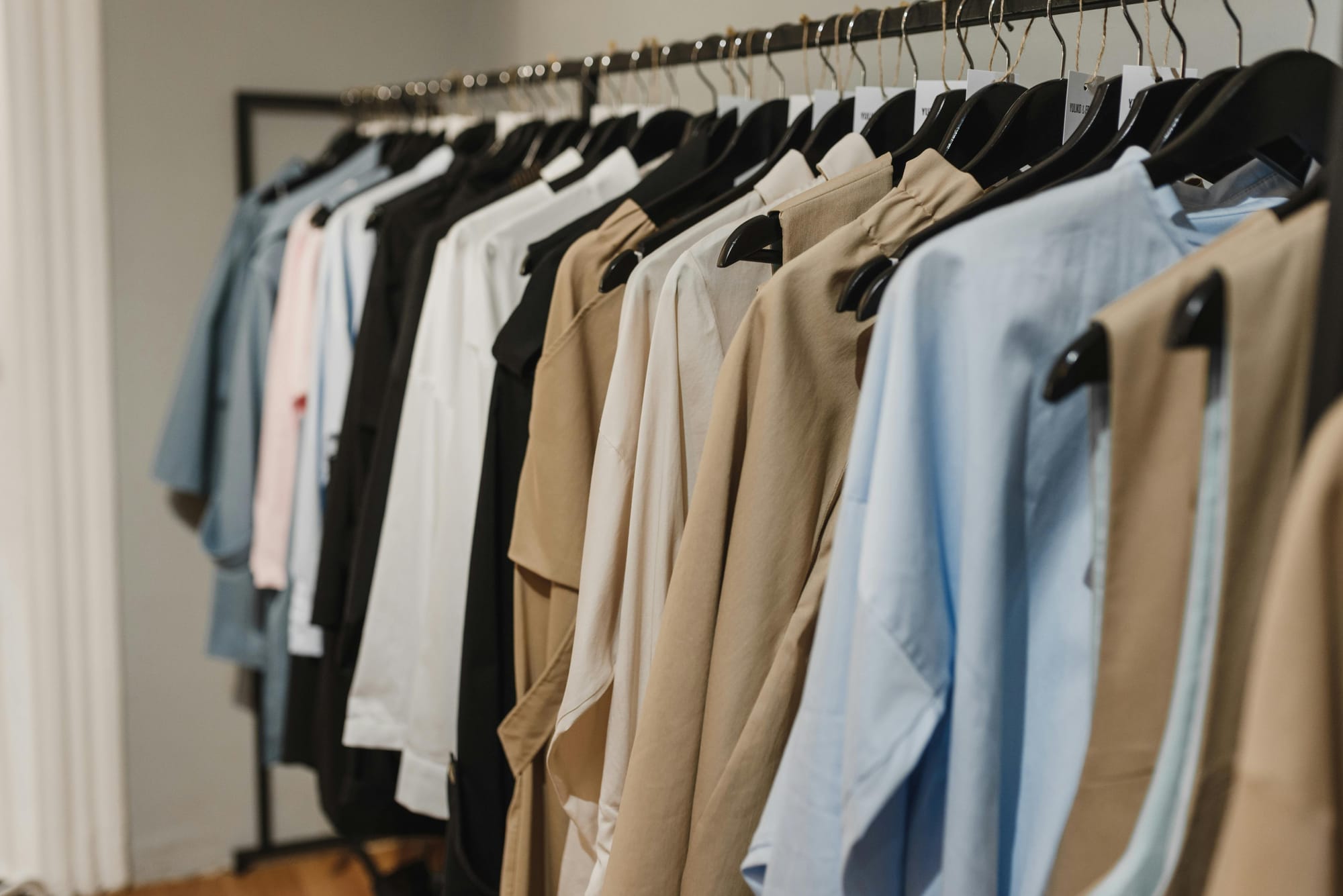 Quais são as melhores marcas de camisetas masculinas? Dicas para tomar a decisão certa