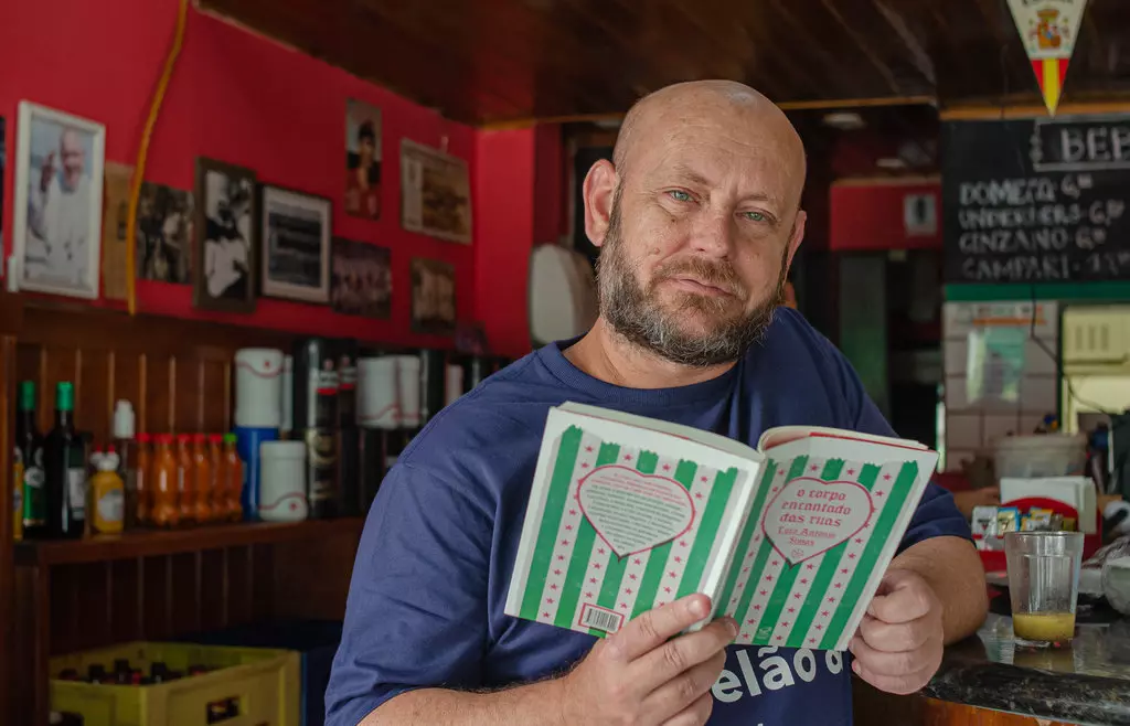 Quem é Luiz Antonio Simas e qual é a sua obra principal? FAQ