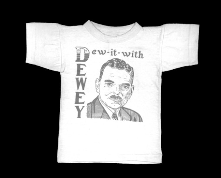 história das camisetas - camiseta dewey dew it with