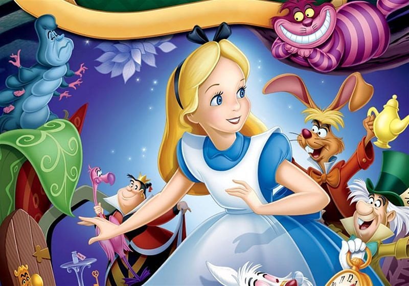 Capa do filme animado da Alice com todos os personagens em volta dela