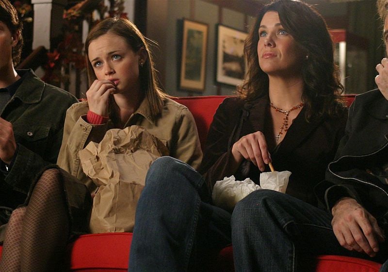 Cena da Série Gilmore Girls com as protagonistas Lorelai e Rory