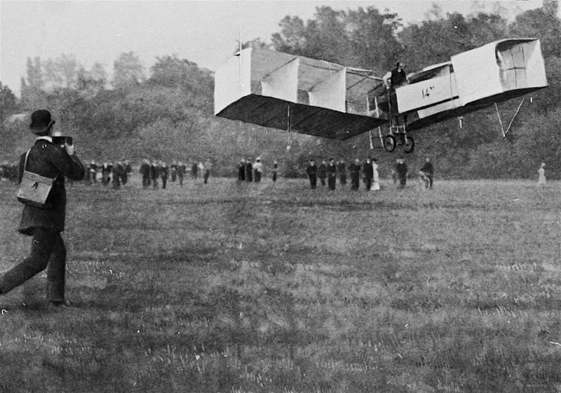 Fotografia do primeiro voo de Santos Dumont