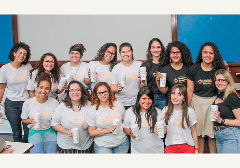 Grupo de mulheres participante do projeto Meninas e Mulheres na Ciência